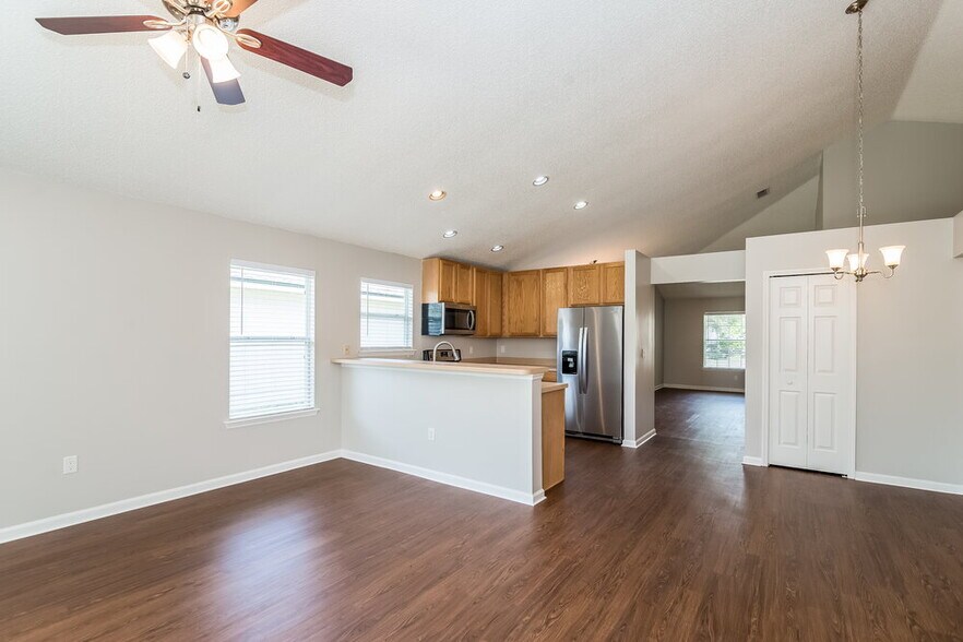 Building Photo - 699 Bellshire Dr