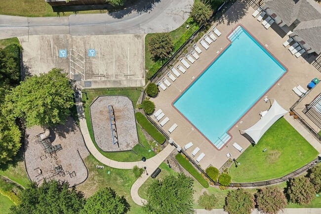 Building Photo - 8002 Wilmington Dr