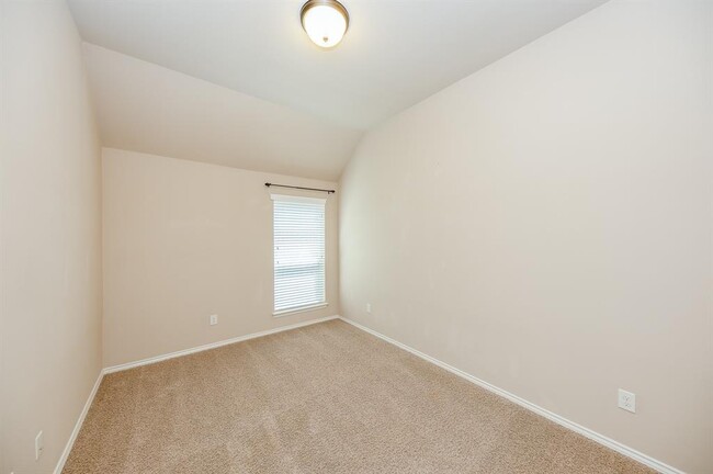 Building Photo - 29011 Davenport Dr