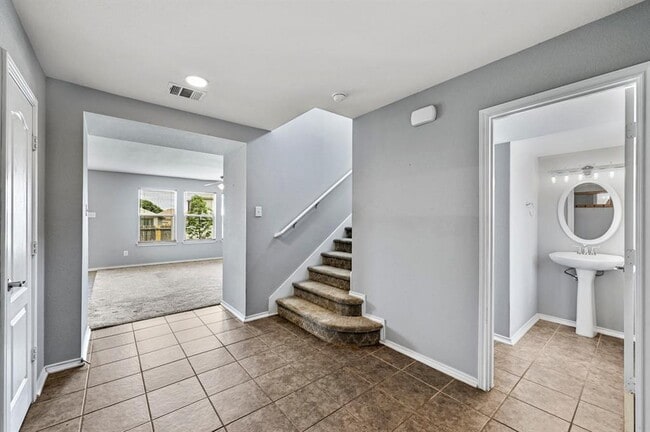 Building Photo - 214 Briarwood Dr