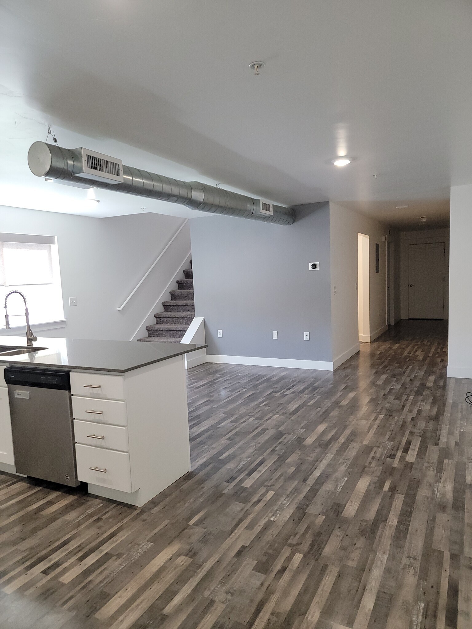 Building Photo - 606 W Girard Ave