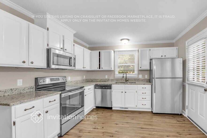 Building Photo - 908 Fairlong Rd