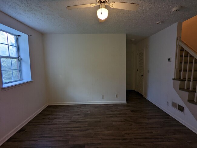 Building Photo - 215 Hickory Forge Dr