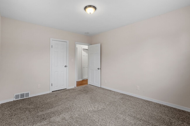 Building Photo - 20 Lake Ave