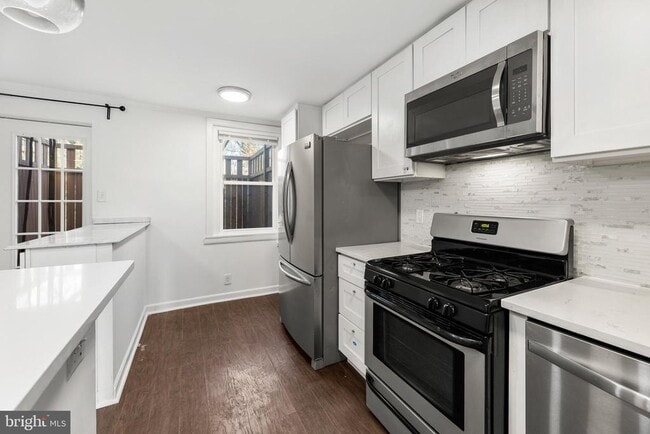 Building Photo - 1451 West End Dr