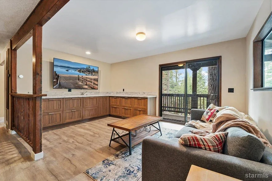 Building Photo - 1435 Thunderbird Dr