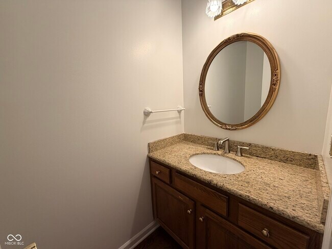 Building Photo - 1351 Woodpond N Roundabout