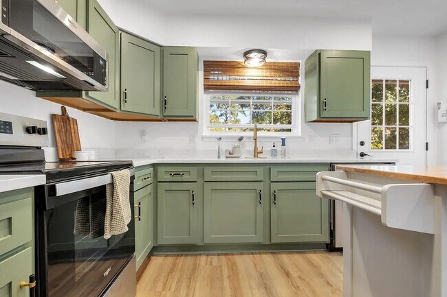 Building Photo - 246 Intrepid Ct