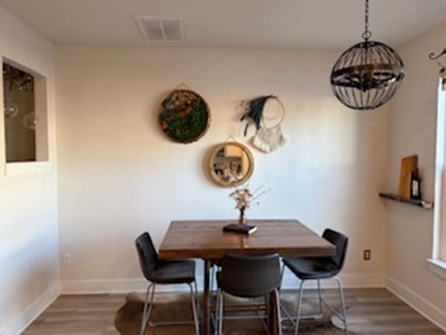 Building Photo - 3 Bed, 2.5 Bath Townhome Available in Greenville