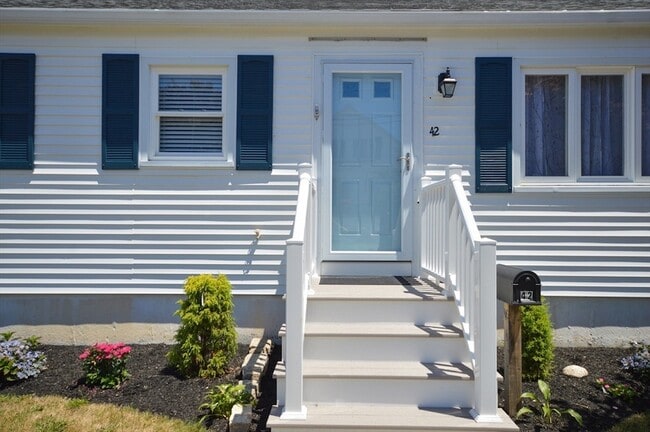 Building Photo - 42 Buttonwood Rd