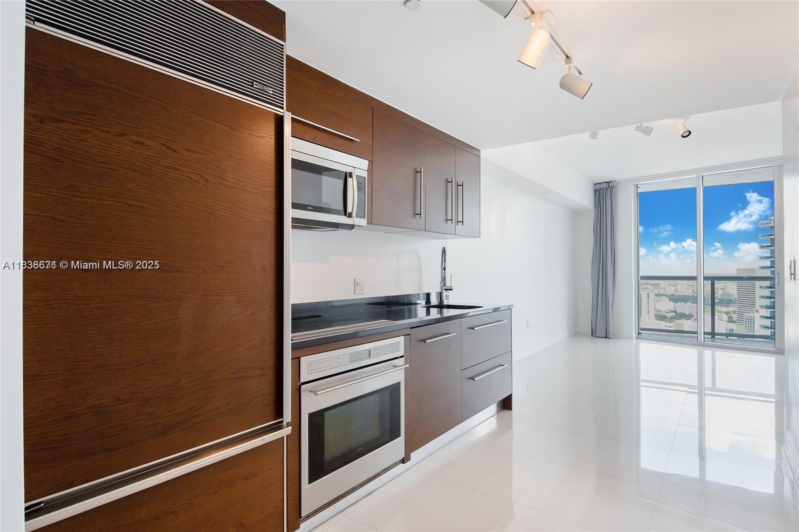 Building Photo - 465 Brickell Ave