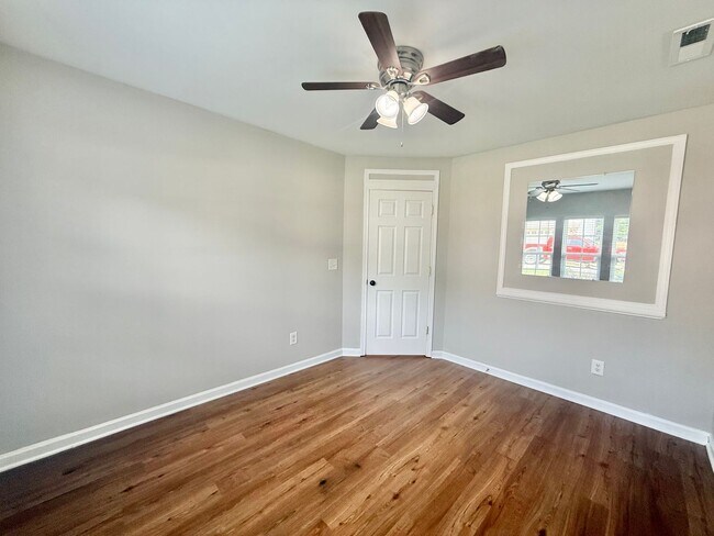 Building Photo - 6016 Namozine Ct