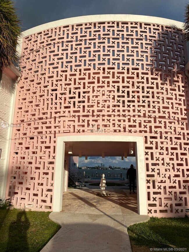 Building Photo - 7921 East Dr