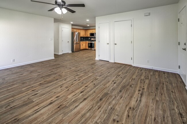 Building Photo - Stylish Belton Townhome | 3 Beds, 2 Baths,...