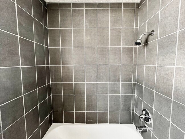 Building Photo - Amazing 4/2.5 in Prime Location! Minutes from Texas Tech and Hospitals!