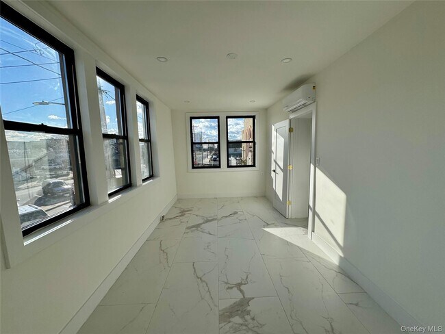 Building Photo - 315 Riverside Blvd