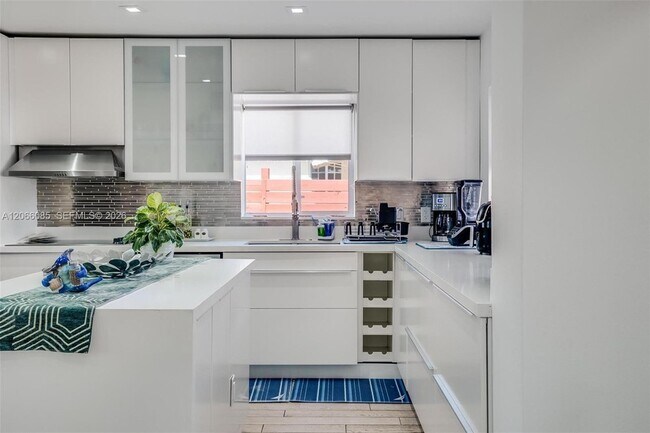 Building Photo - 7549 Buccaneer Ave