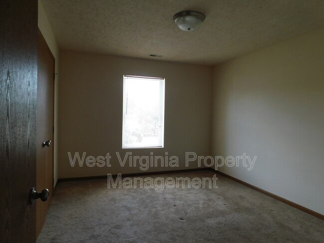 Building Photo - 210 Cardinal Wy