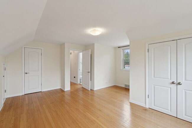 Building Photo - 9225 Karlov Ave