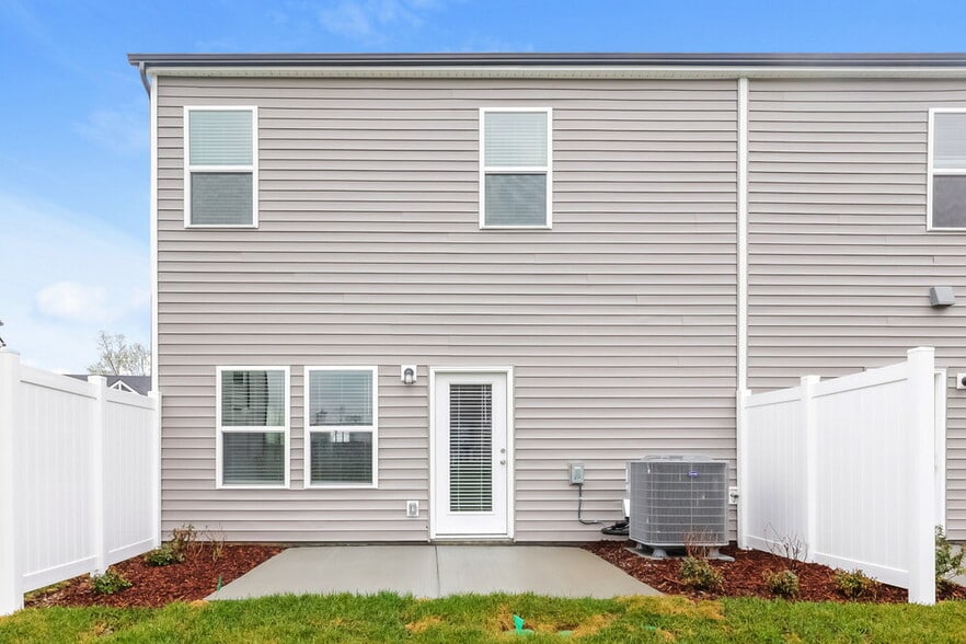 Building Photo - 1715 Tahoma Dr