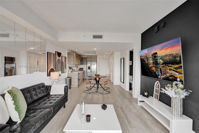 Building Photo - 121 NE 34th St