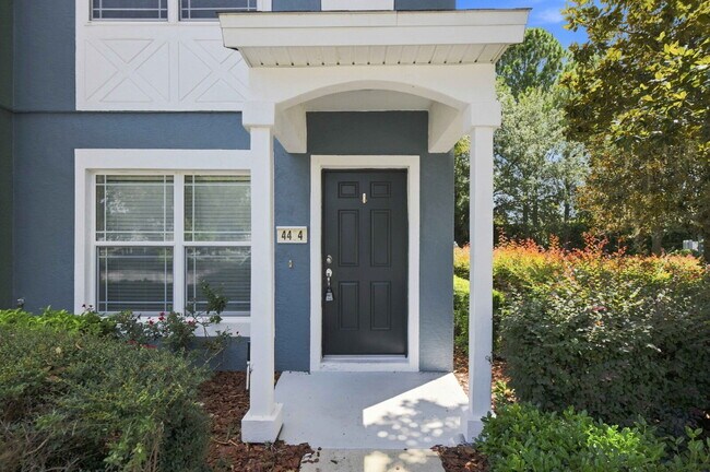Building Photo - END-UNIT TOWNHOME FOR RENT IN GATED WYNCHASE AT FORE RANCH!