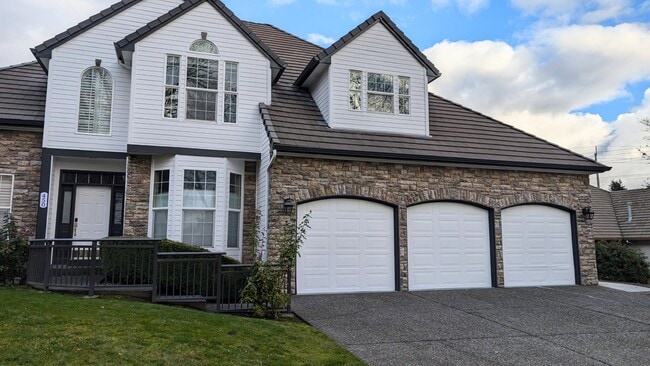 Building Photo - 450 NW Pacific Grove Dr