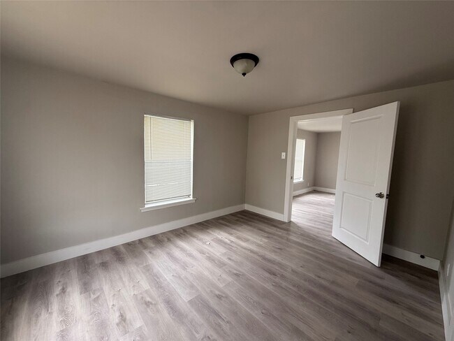 Building Photo - 7010 Corsicana St