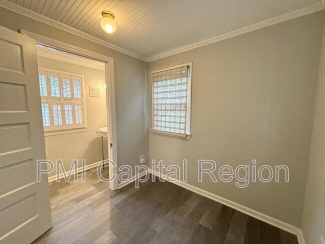 Building Photo - 8901 Seneca Ln