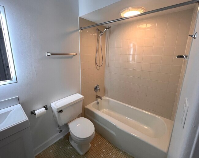 Building Photo - 521 73rd St