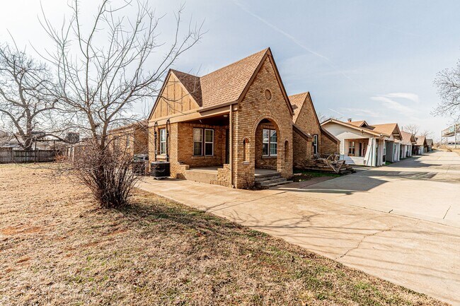 Building Photo - 2 Bed 1 Bath Duplex in NE OKC