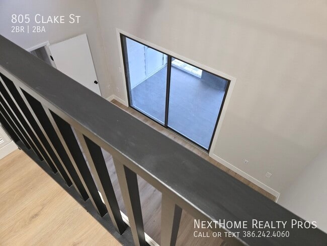 Building Photo - 805 Clake St