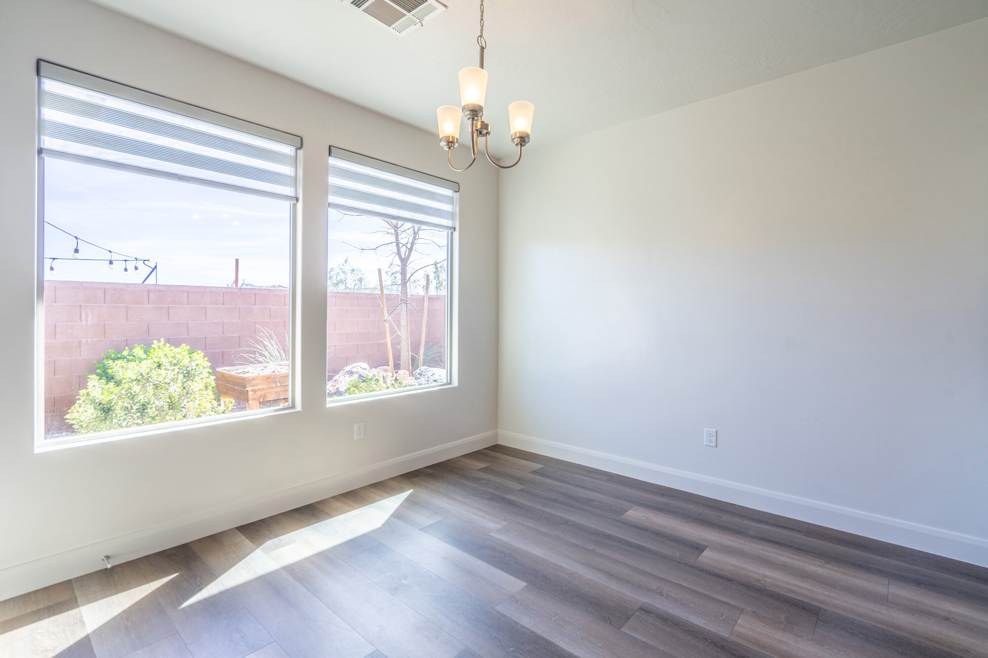 Building Photo - 3158 E Fuchsia Dr