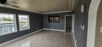 Building Photo - 3212 Live Oak St