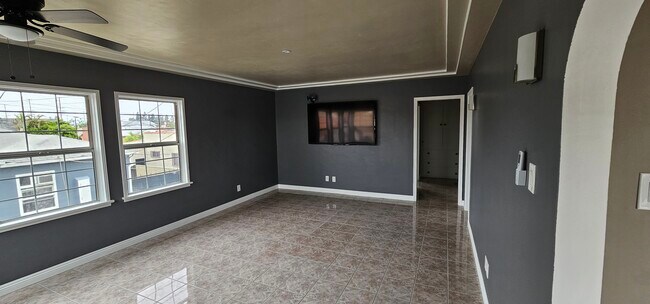 Building Photo - 3212 Live Oak St