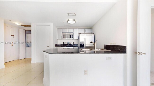 Building Photo - 1871 NW S River Dr