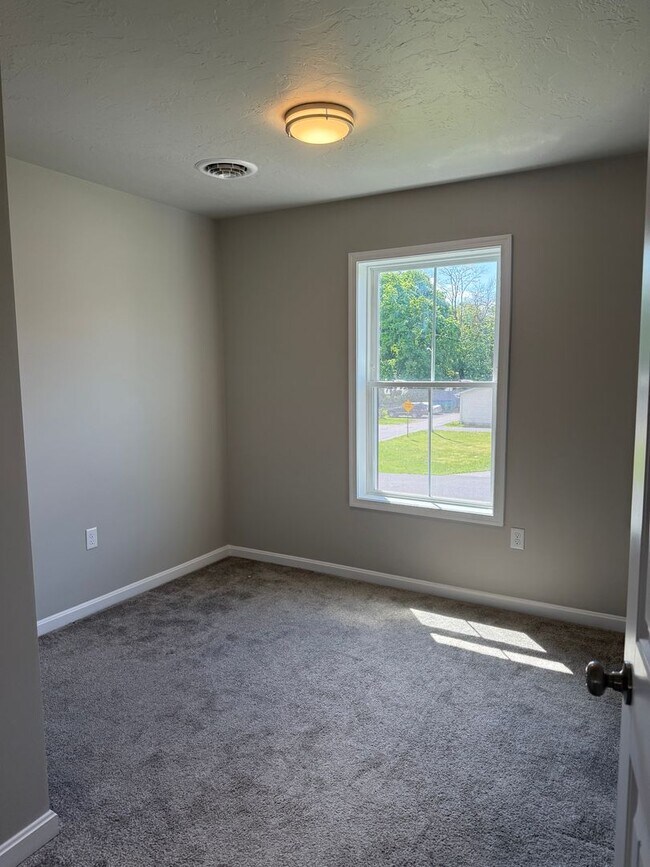 Building Photo - 3 Bedroom & 2.5 Bathroom Townhouse in Carlisle!