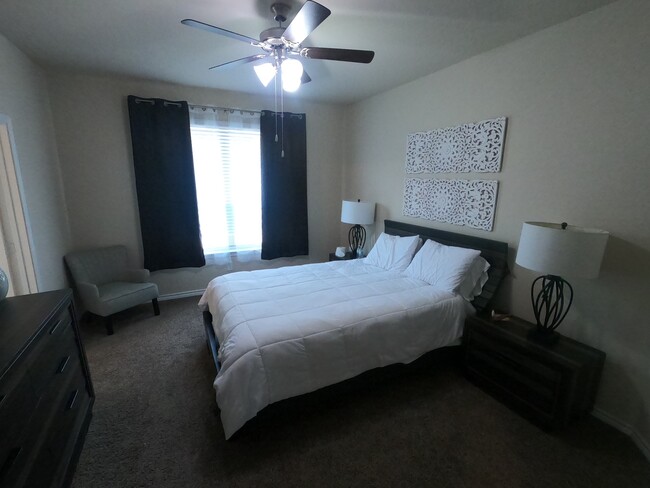 Building Photo - 835 Mineral Wells Ln