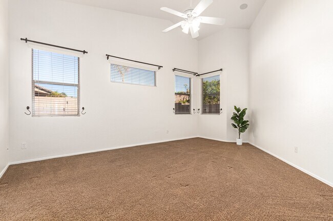 Building Photo - 4384 E Cherry Hills Dr