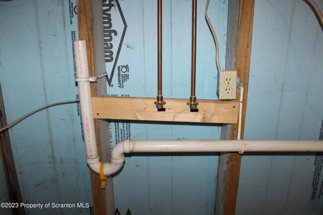 Building Photo - 15 Jeanne Dr