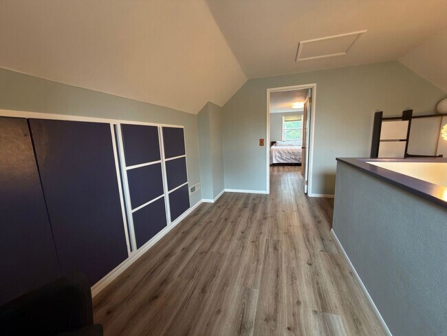 Building Photo - Modern Comfort Meets Classic Charm in South Tabor~ Fenced Backyard~ Garage~ Pets Welcome~ 94 Bike...