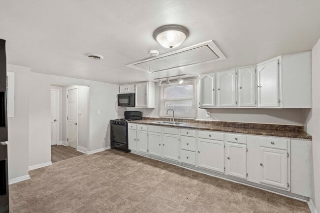 Building Photo - 3 Bedroom Home In Chesterton