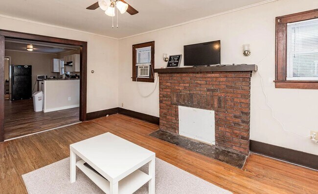 Building Photo - 3 bedroom, 1 bathroom East Campus House