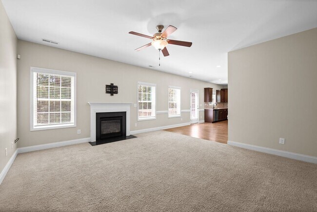 Building Photo - Gorgeous 3 Bed 2.5 Bath Home in Lexington Plantation