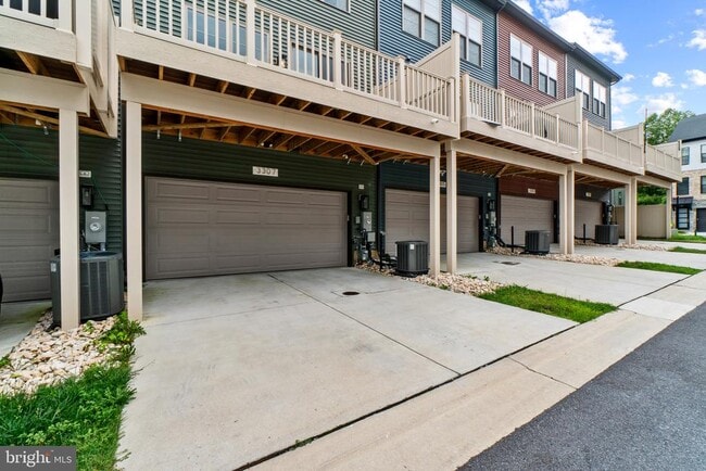 Building Photo - 3307 Streamlet Ln