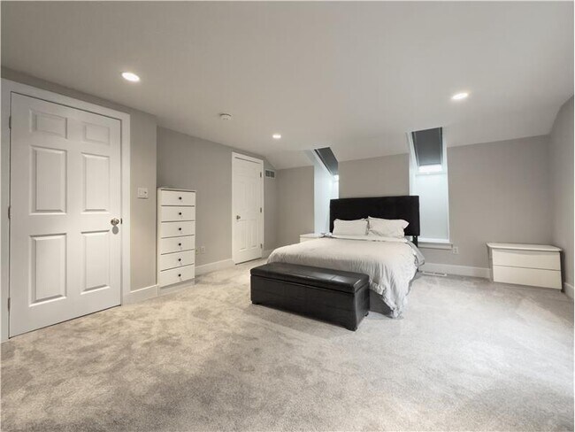 Building Photo - 42 Greythorne Woods Cir