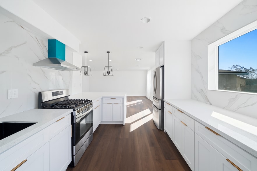 Building Photo - 6733 Lanto St