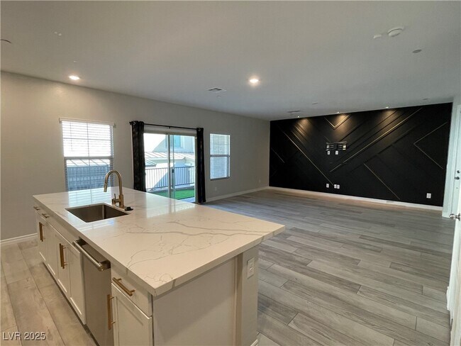 Building Photo - 600 Carriage Hill Dr