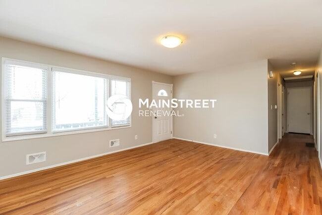 Building Photo - 3 Bedroom Pet-Friendly Home in INDEPENDENC...