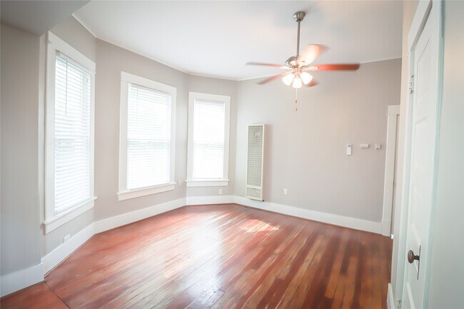 Building Photo - 3012 Avenue O 1/2